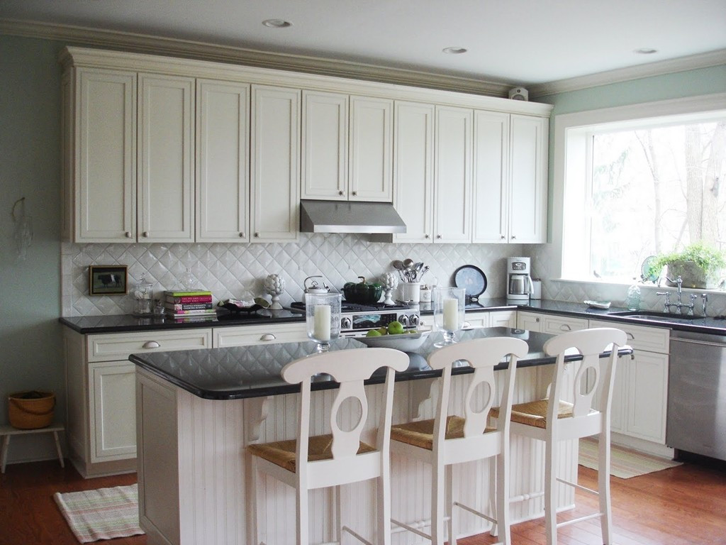 Black And White Kitchen Backsplash
 White Kitchen Backsplash Ideas – HomesFeed