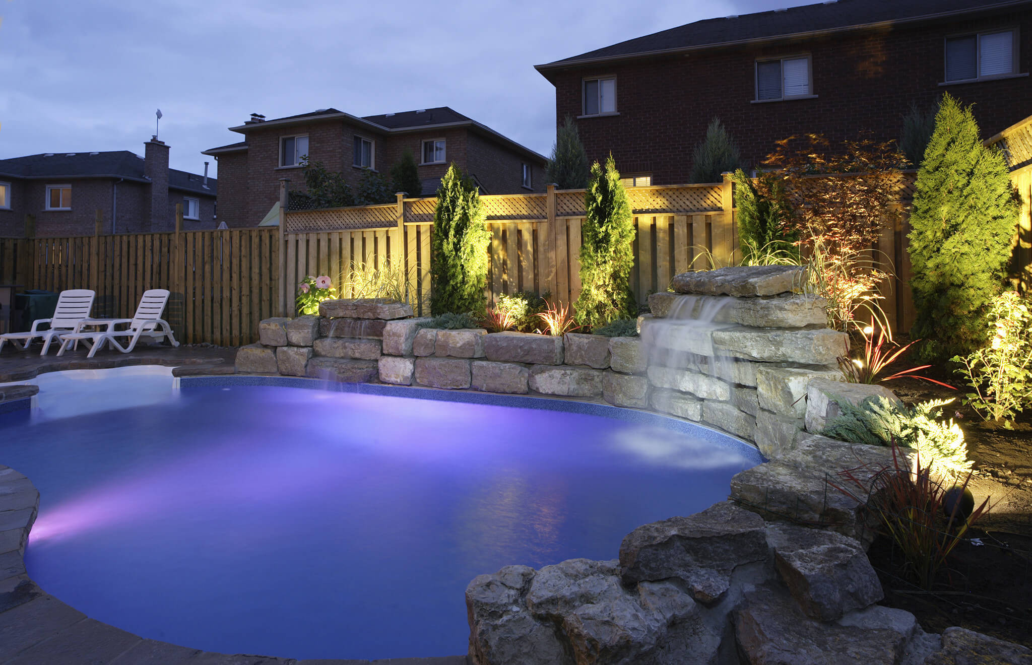 Backyard At Night
 3 Types of Swimming Pool Lights to Enhance Your Luxury