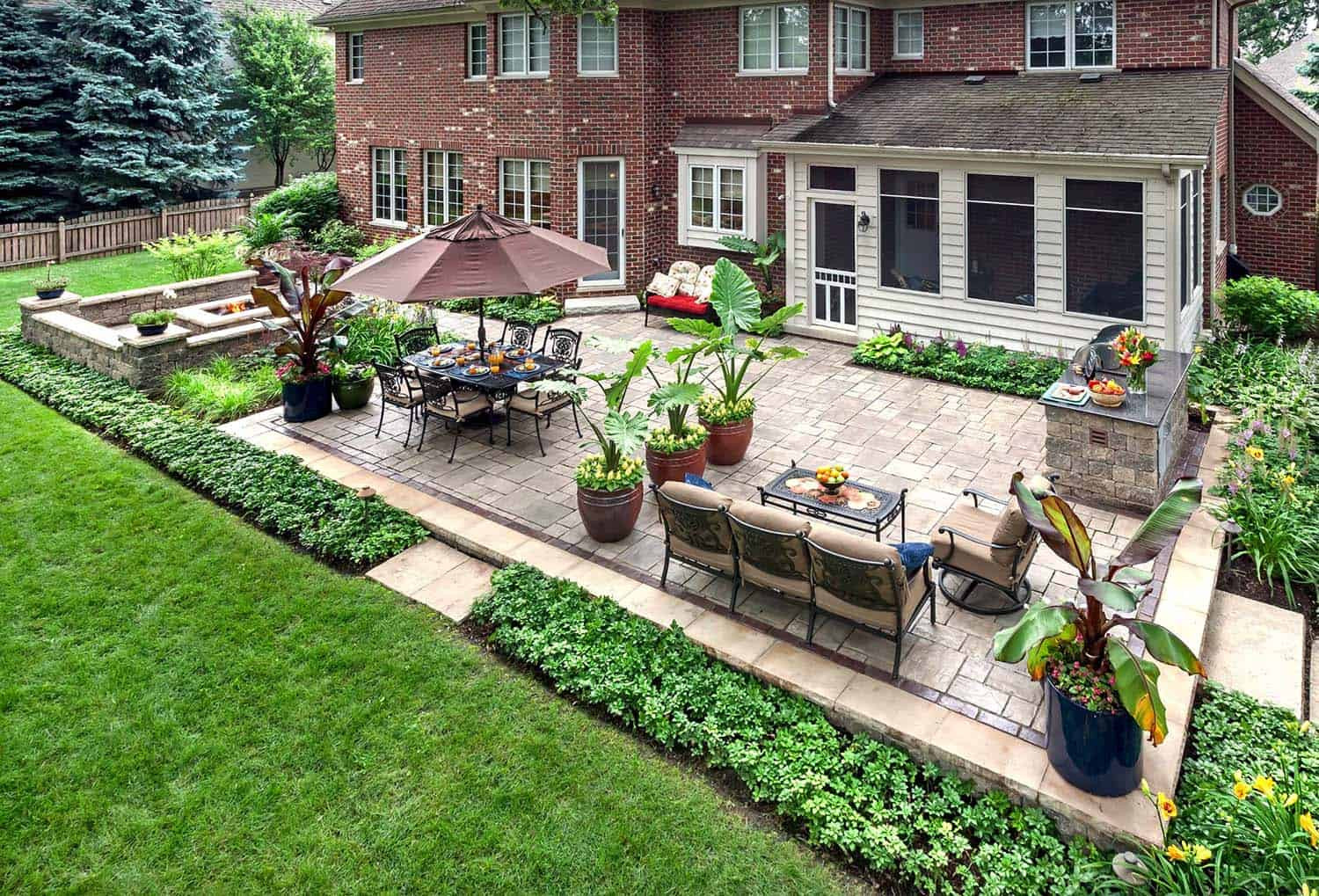 Backyard Retreat Ideas
 25 Amazingly cozy backyard retreats designed for entertaining