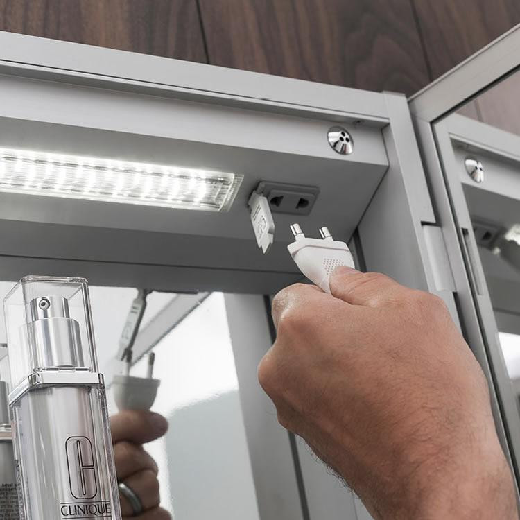 Bathroom Mirror Cabinet With Light
 Crosswater Bauhaus Allure 900mm LED Illuminated Mirrored