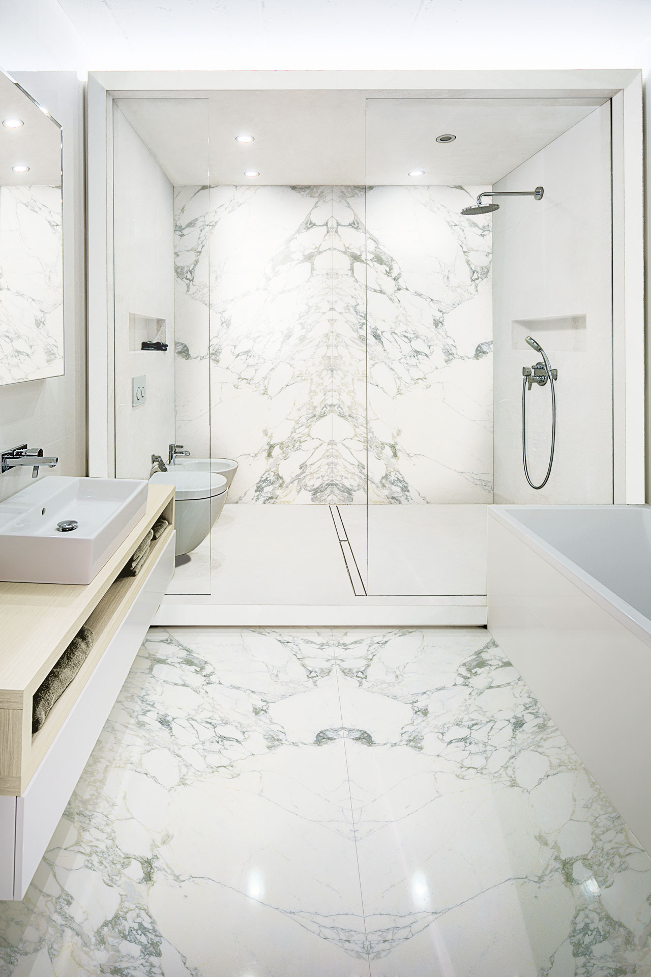 Bathroom Porcelain Tile
 The contemporary bathroom with Stonepeak’s porcelain floor
