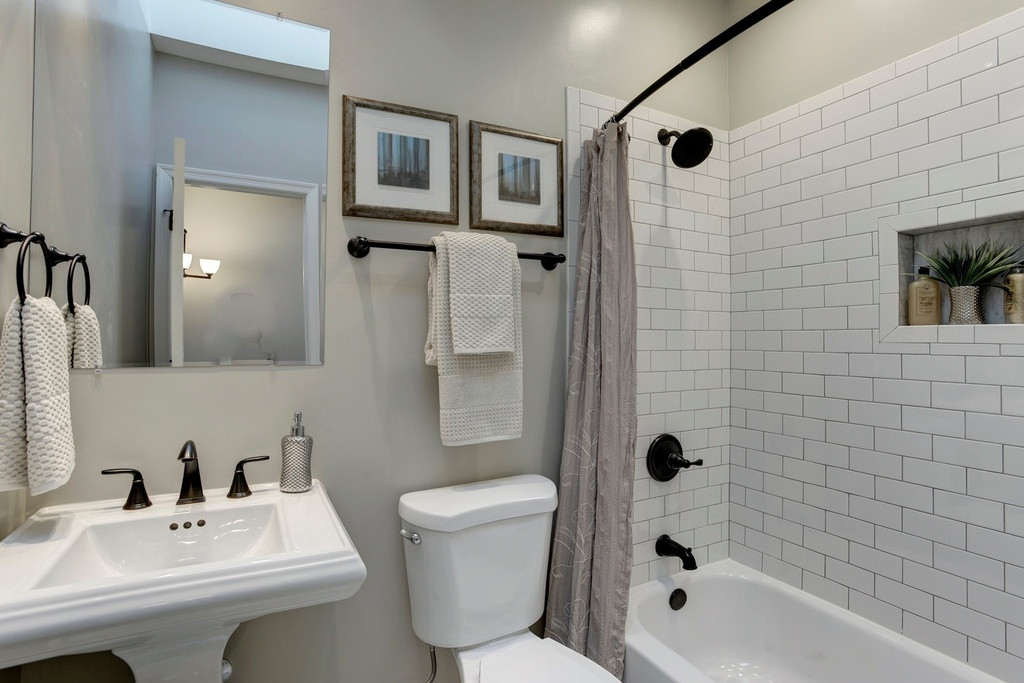 Bathroom Remodel On A Budget
 Bud Bathroom Remodel Tips To Reduce Costs