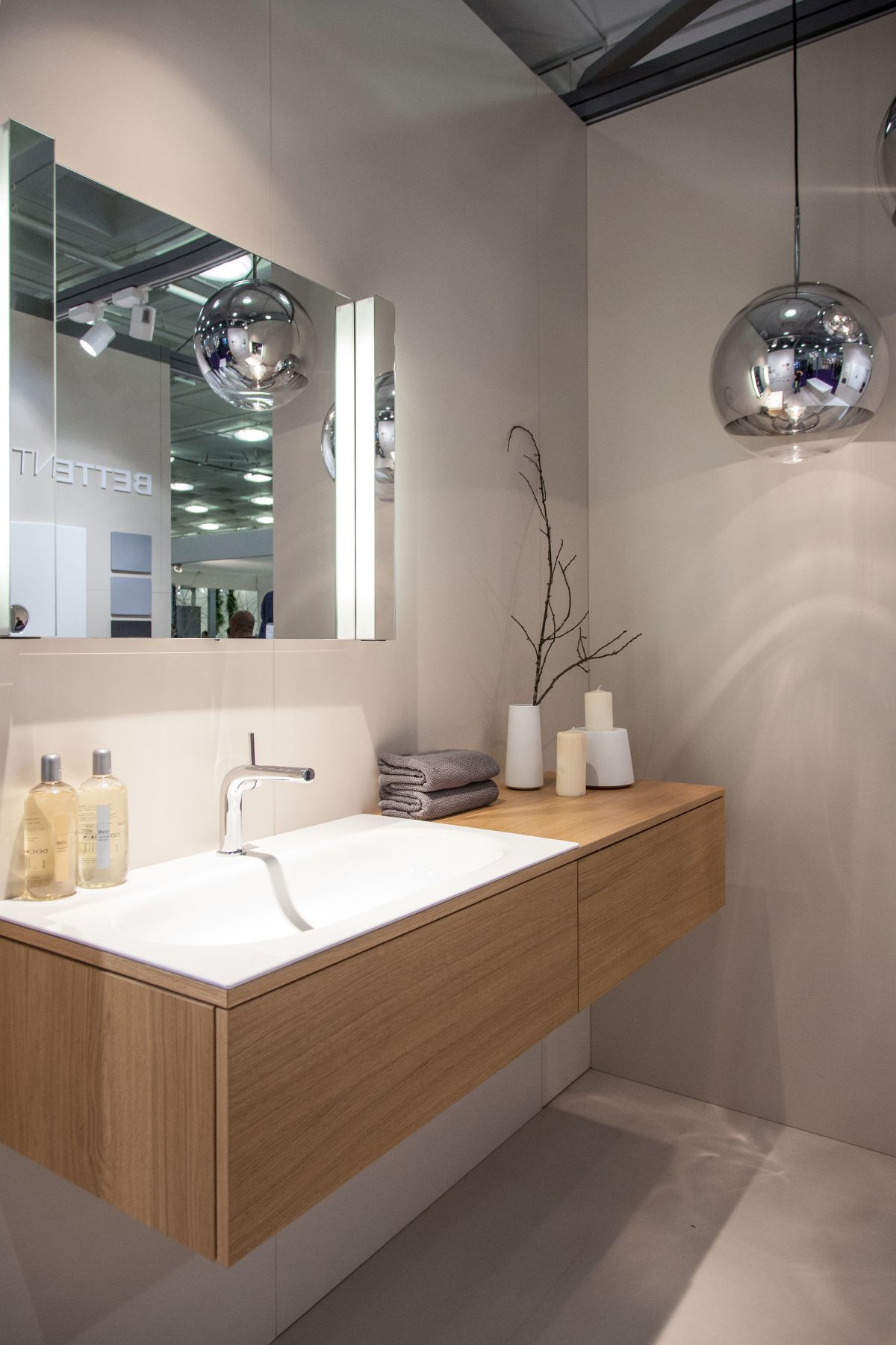 Bathroom Vanity Wood
 Stylish Ways To Decorate With Modern Bathroom Vanities