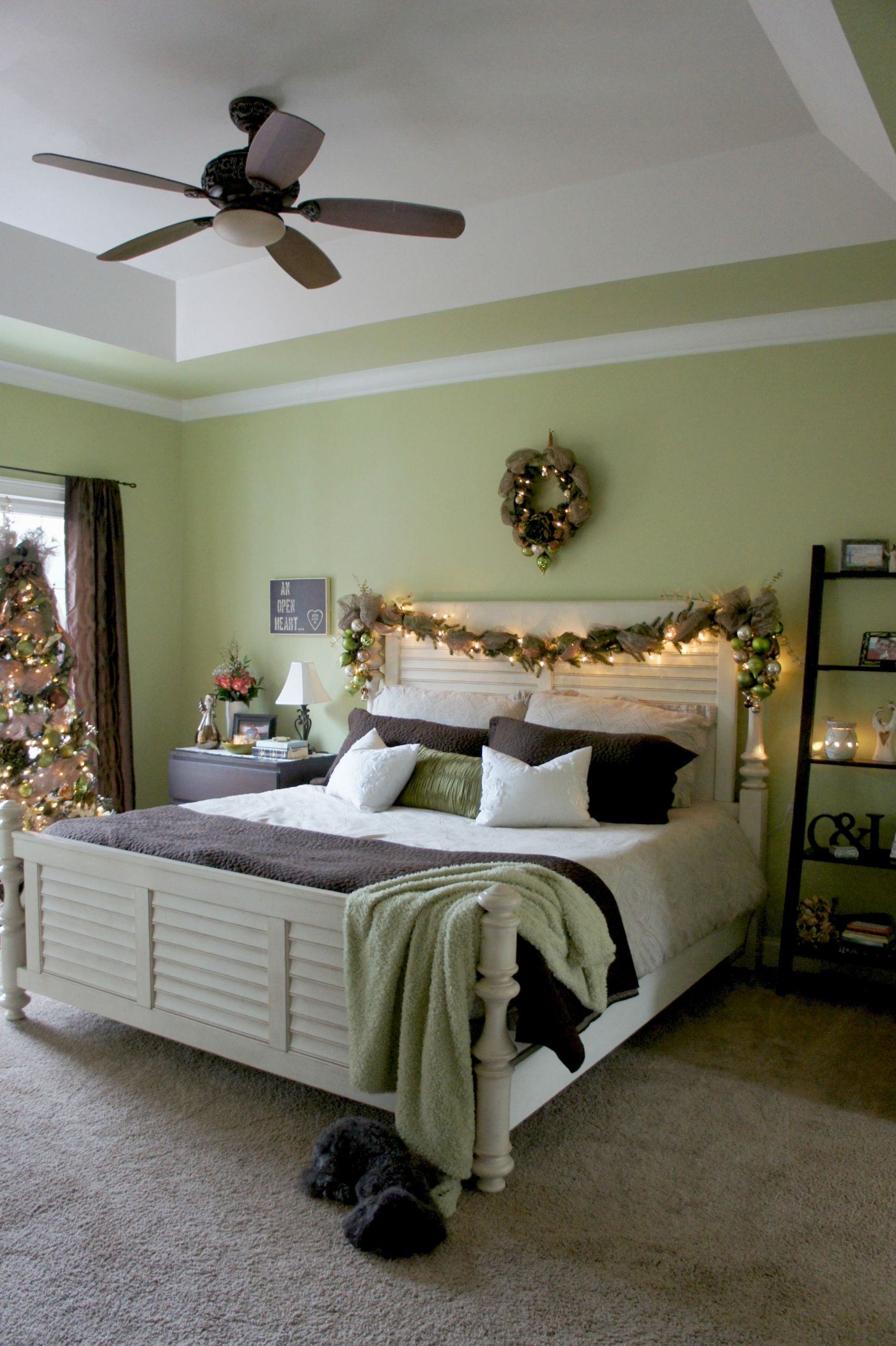 Bedroom Decoration Pics
 A Christmas Bedroom