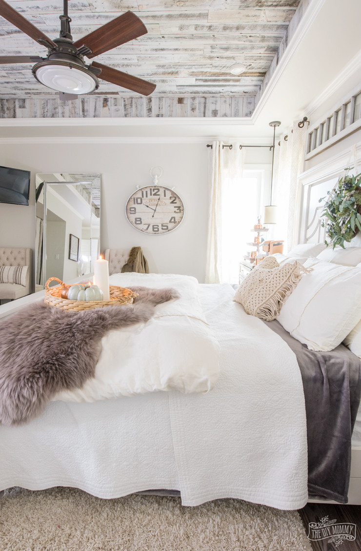 Bedroom Decoration Pics
 Cozy & Easy Fall Bedroom Decorating Ideas