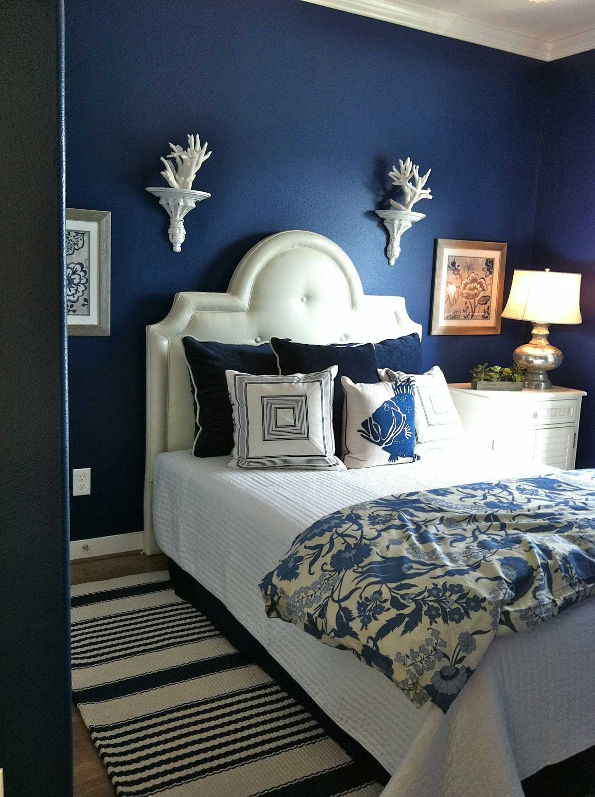 Bedroom With Blue Walls
 Moody Interior Breathtaking Bedrooms in Shades of Blue