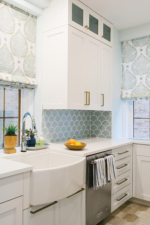 Blue And White Kitchen Tiles
 Blue Kitchen Backsplash Tiles with White Cabinets