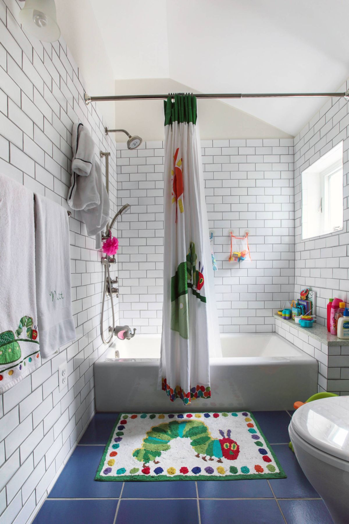 Child Bathroom Decor
 12 Tips for The Best Kids Bathroom Decor