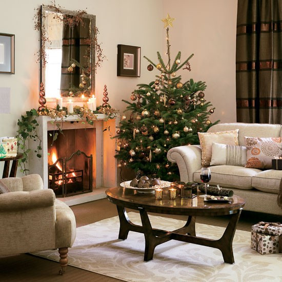 Christmas Lights In Living Room
 My Heritage Home 5 Inspiring Christmas Shabby Chic Living