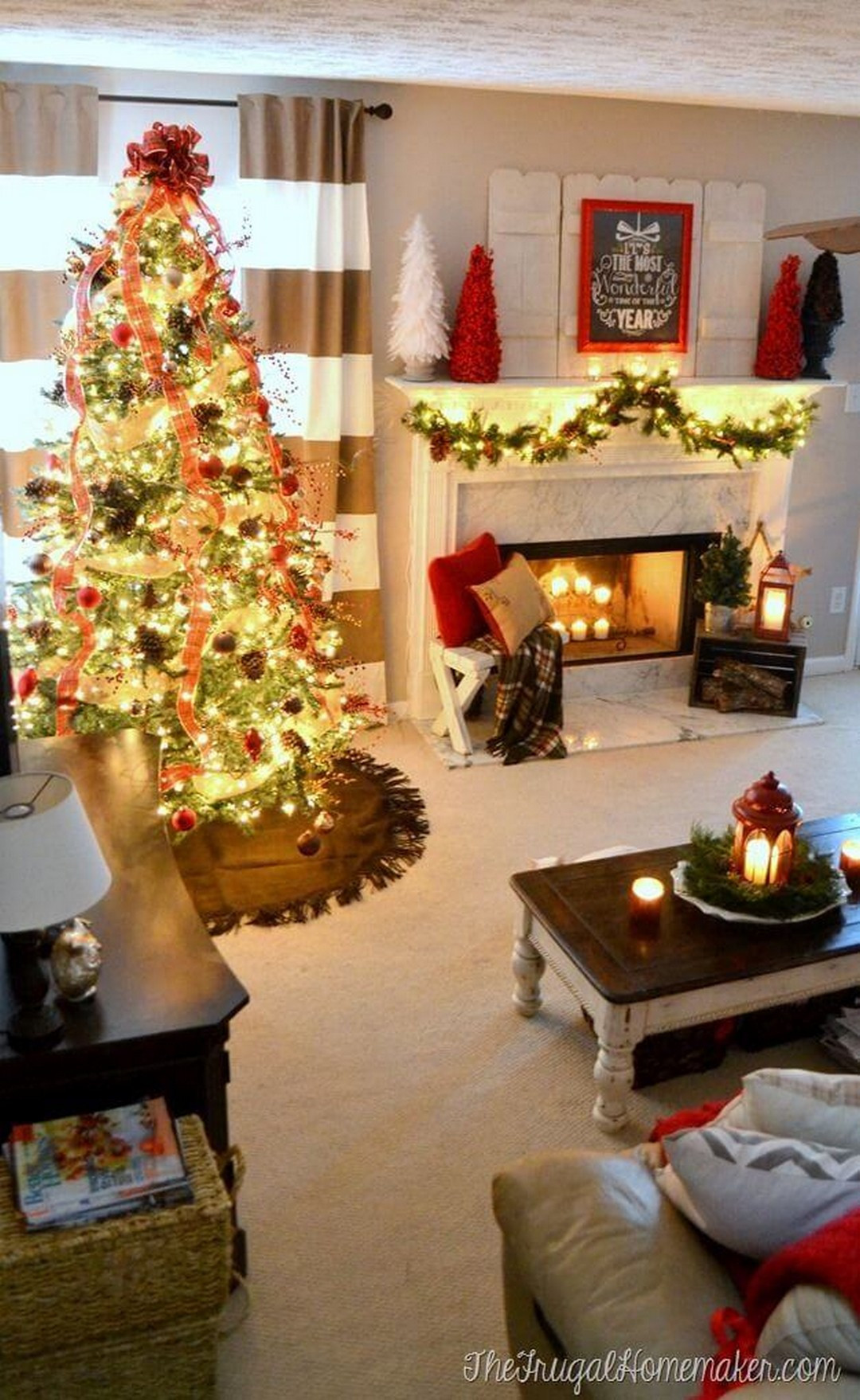 Christmas Lights In Living Room
 32 Wonderful and Beautiful Christmas Living Room Decor Ideas
