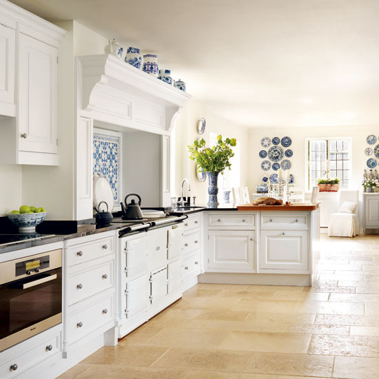 Classic White Kitchen
 25 Classic White Kitchens with Blue & White Accessories