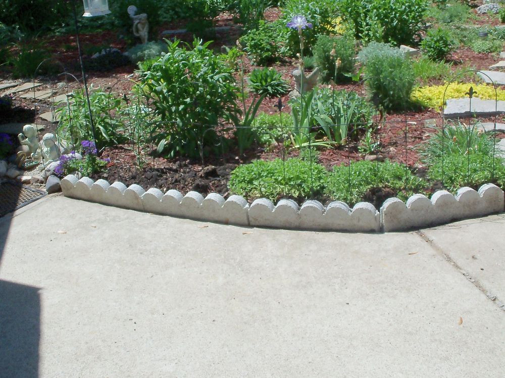 Concrete Landscape Edging Blocks
 Finishing Touch With Edging Stones