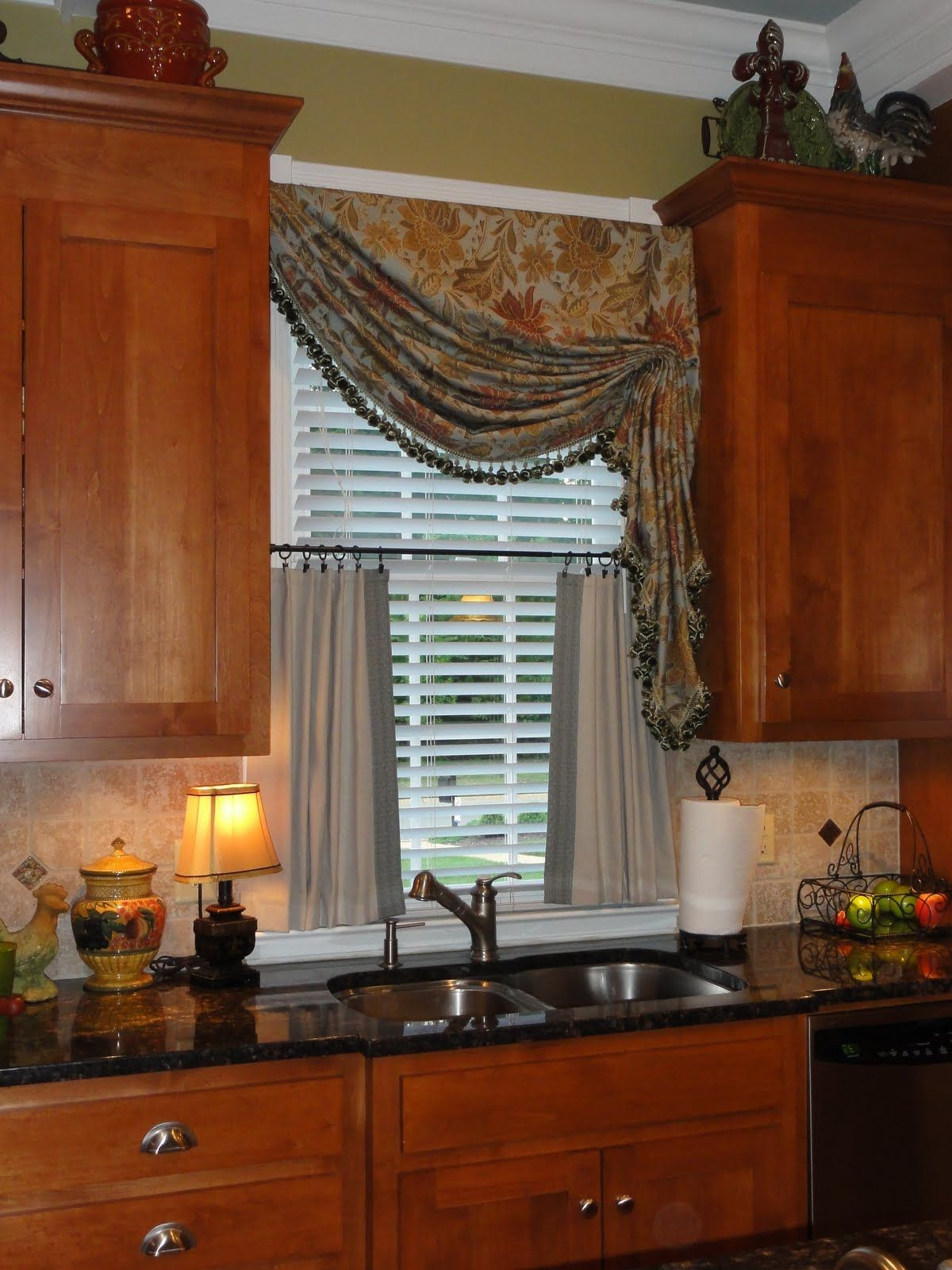 Curtains For Kitchen Door
 A Bunch of Inspiring Kitchen Curtains Ideas for Getting