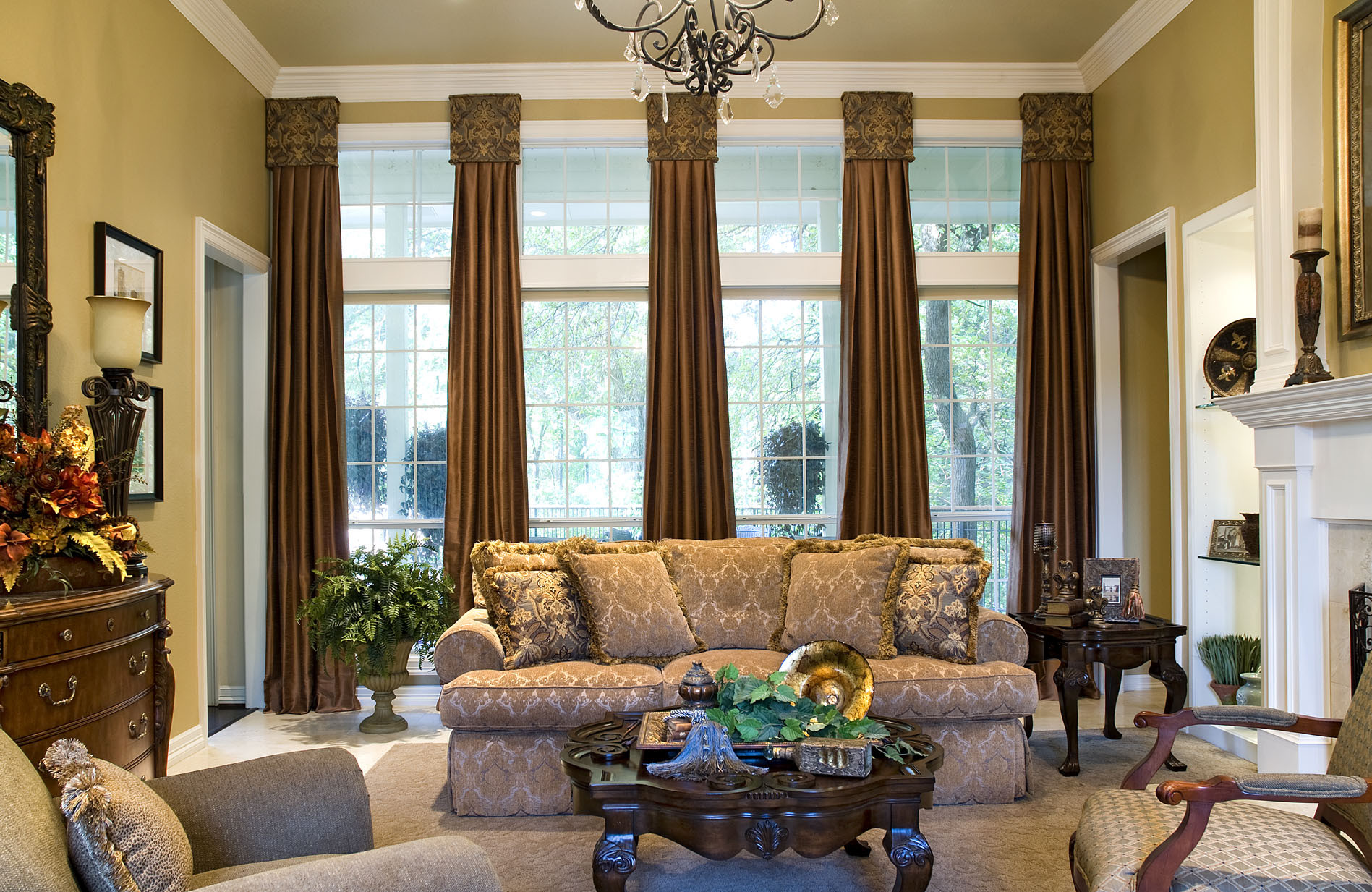 Curtains For Living Room Windows
 How to Choose the Right Window Treatments for Wide Windows