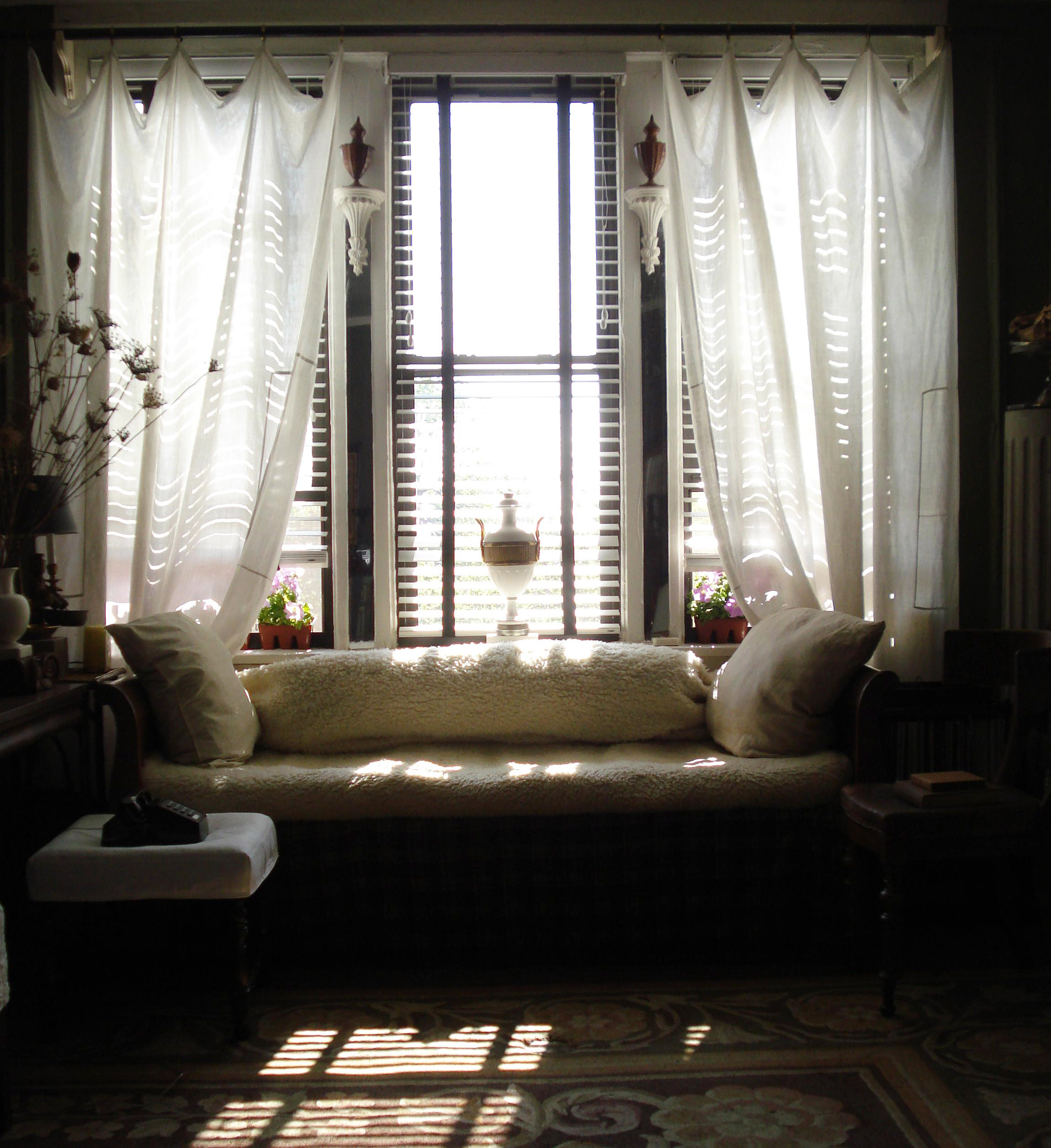 Curtains For The Living Room
 Tips for Choosing Living Room Curtain