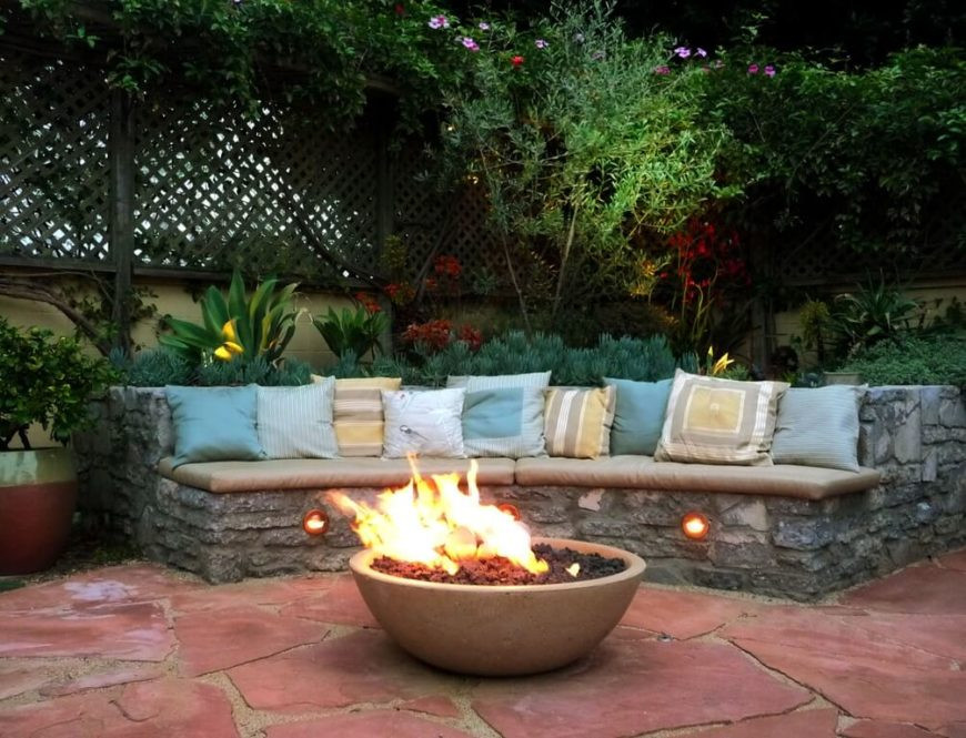 Curved Fire Pit Bench Cushions
 39 Backyard Bench Ideas to Take a Load f