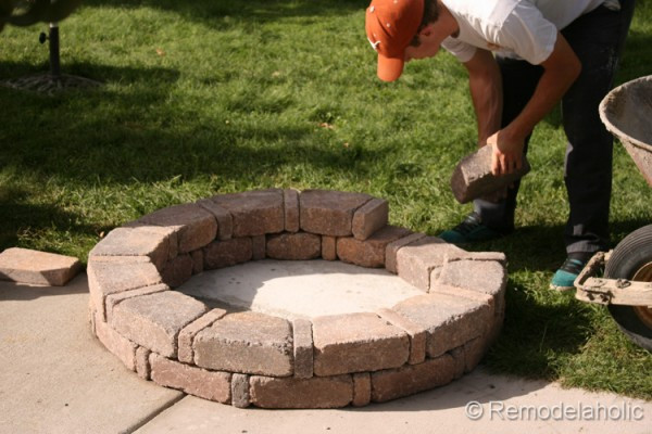 Diy Firepit Seating
 DIY Curved Seat Wall and Fire Pit
