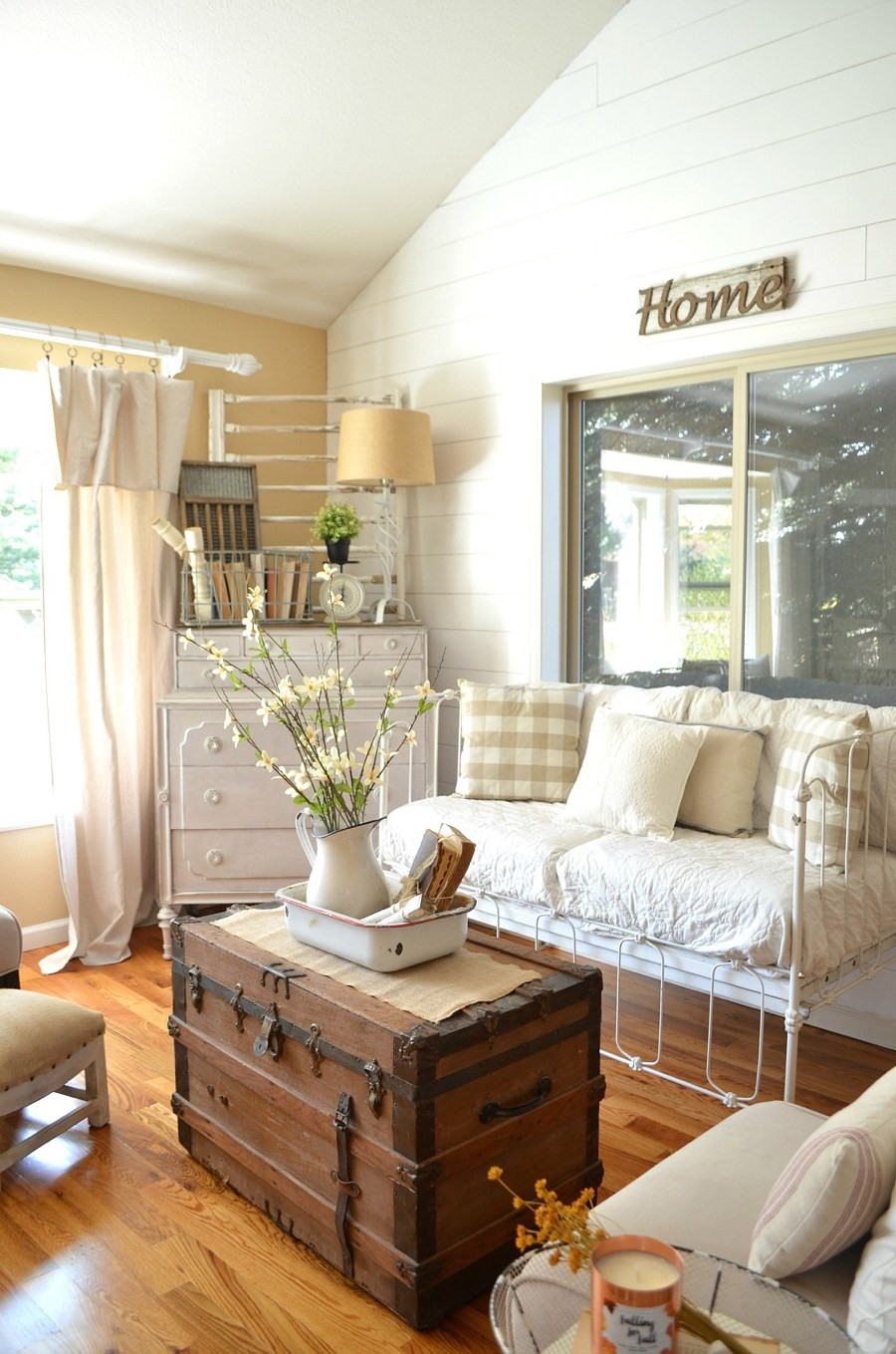 Farmhouse Style Living Room Ideas
 27 Rustic Farmhouse Living Room Decor Ideas for Your Home