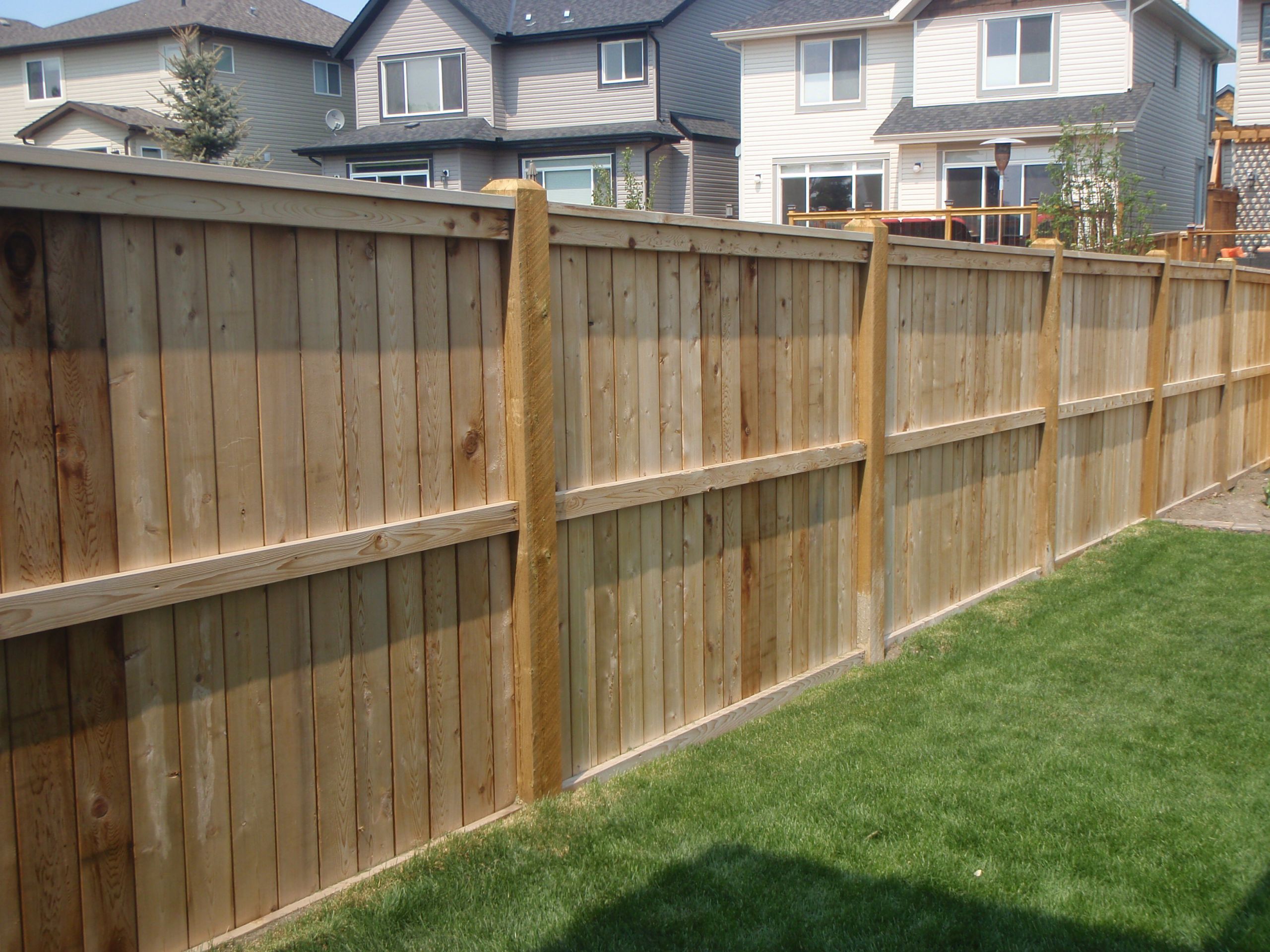 Fences For Backyard
 Backyard Fencing Ideas – HomesFeed