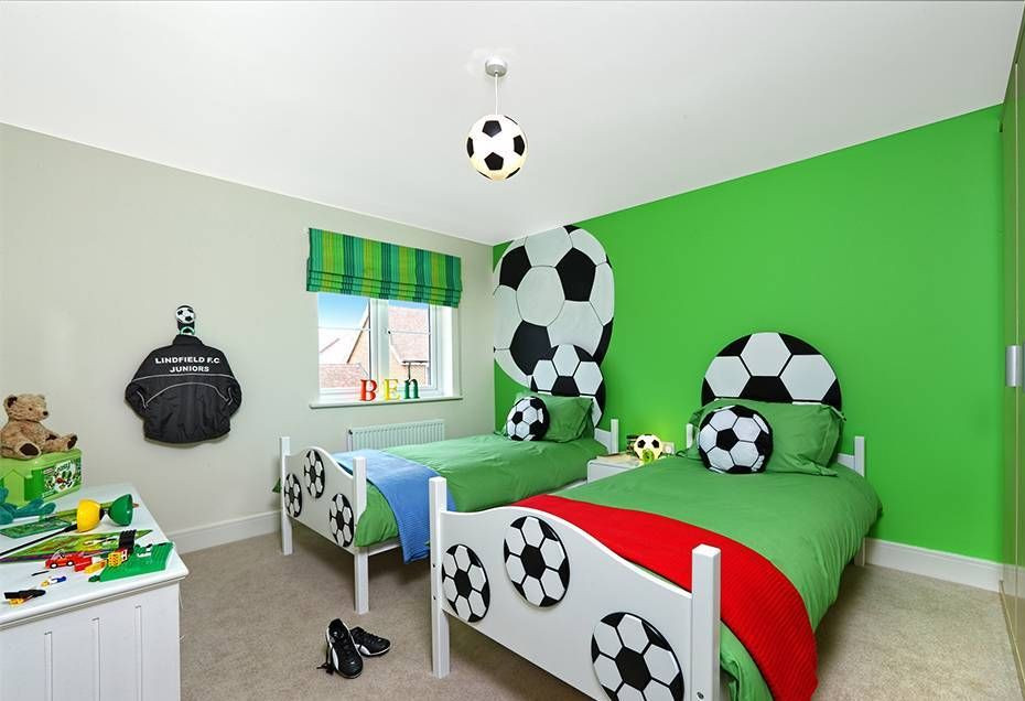 Football Bedroom Decoration
 Sports Themed Bedrooms Football Theme With Football