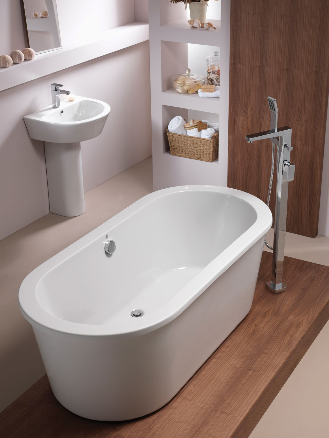 Freestanding Tub In Small Bathroom
 How to Choose the Best Freestanding Bath for Your Bathroom
