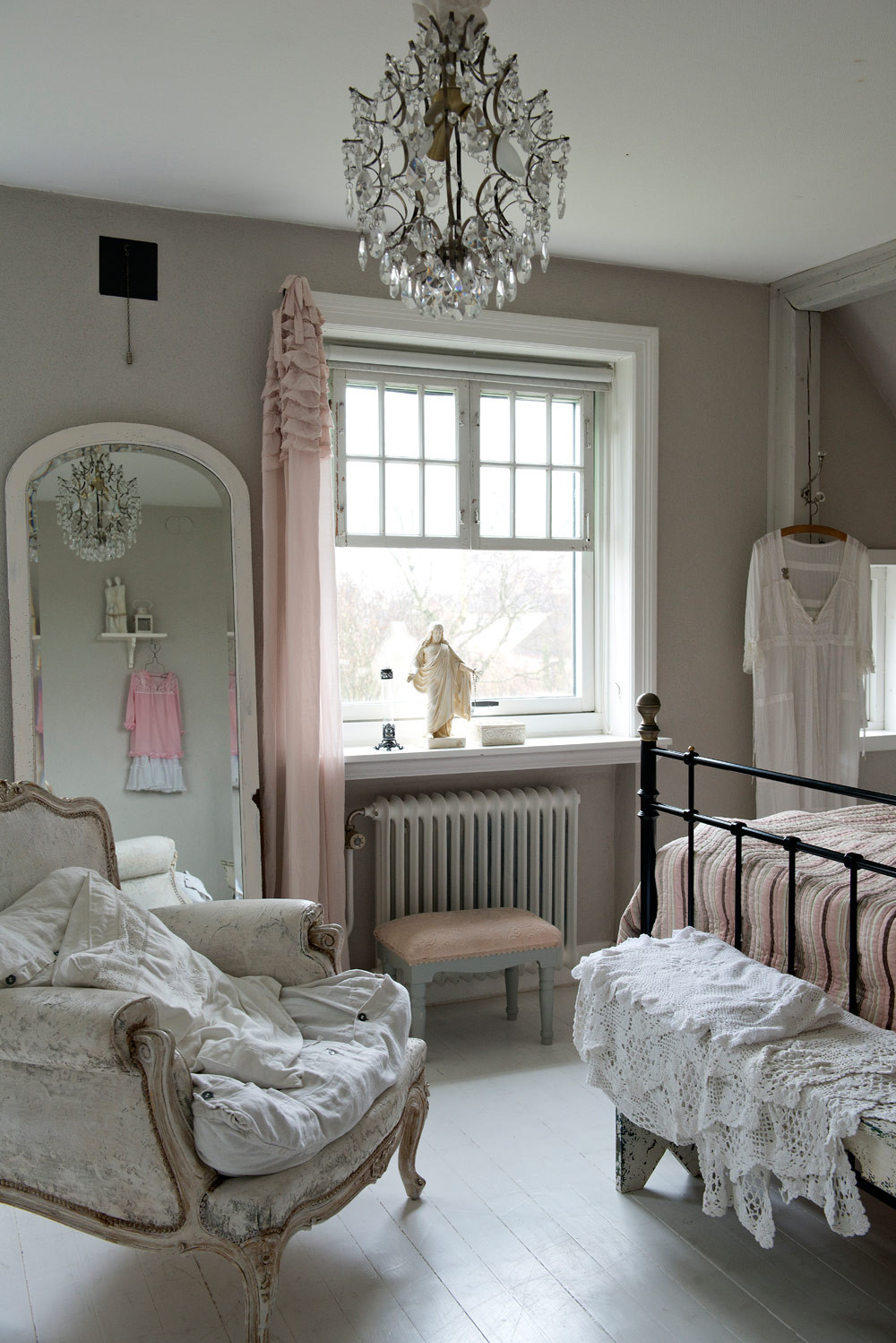 French Shabby Chic Bedroom Ideas
 Gin Design Room Shabby Chic Inspiration