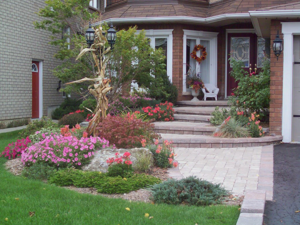 Front Entryway Landscape Ideas
 8 Most Inspiring Beautiful Flower Bed Ideas Front of House