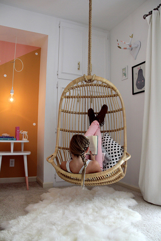 Hanging Chair Living Room
 Awesome Spotting A Hanging Chair For Your Living Room