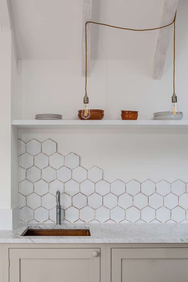 Hexagon Kitchen Backsplash
 Airy White Kitchen With Various Textural Touches DigsDigs