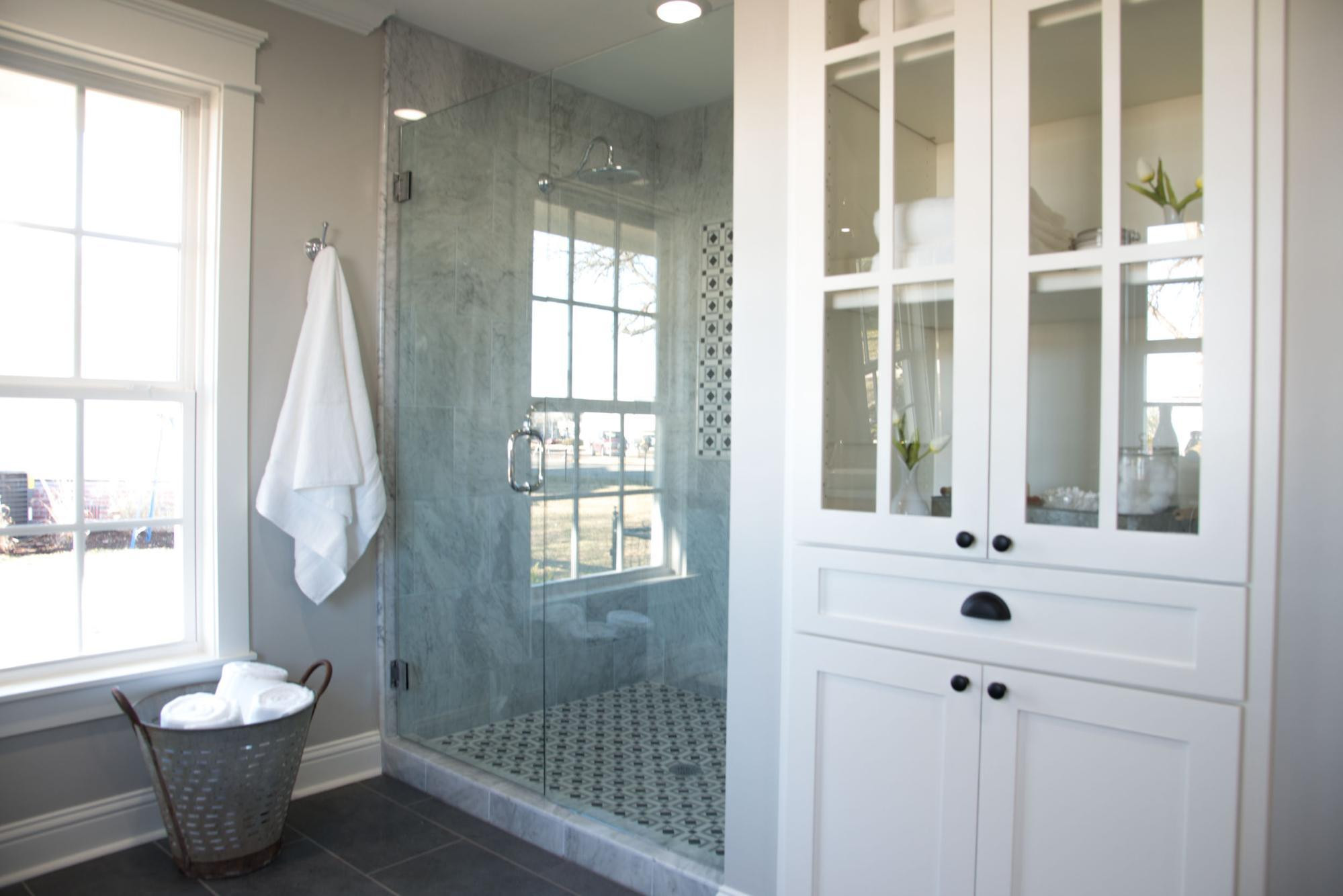 Bathroom gaines joanna fixer shack jill prairie meuble hunker retaper inspiring mirrors chip magnolia restaurer niche vanities tile sink backsplash