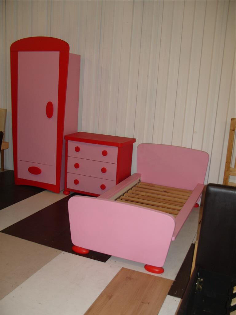 Kids Bedroom Set Ikea
 IKEA Mammut Children Bedroom Furniture Pink and Red