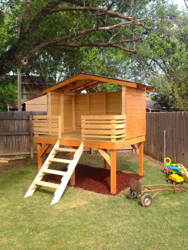 Kids Outdoor Fort
 Dad Lays Out 4 Wooden Boards To Create An Incredible Fort