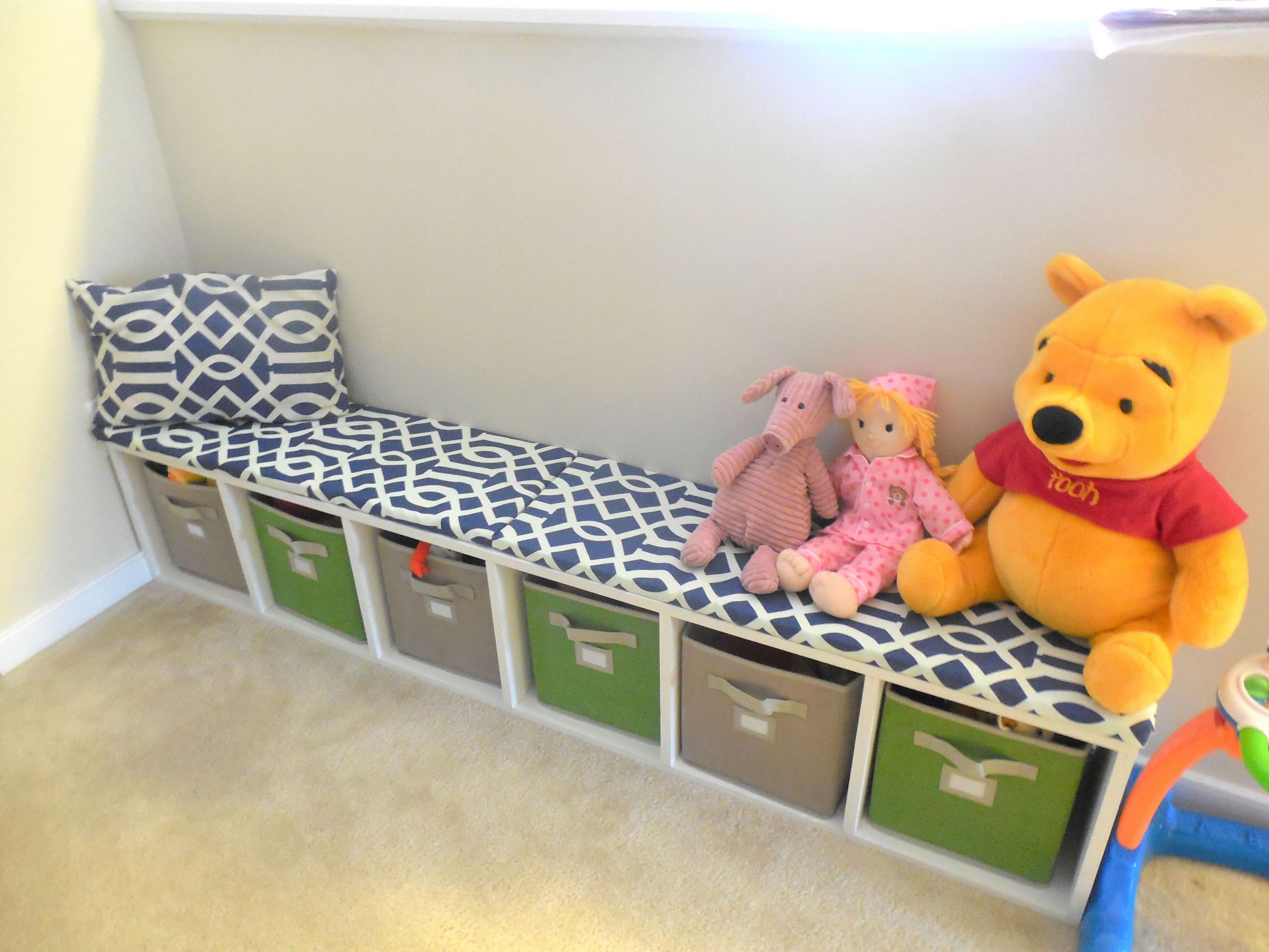 Kids Toy Storage Bench
 DIY storage bench for kids toys