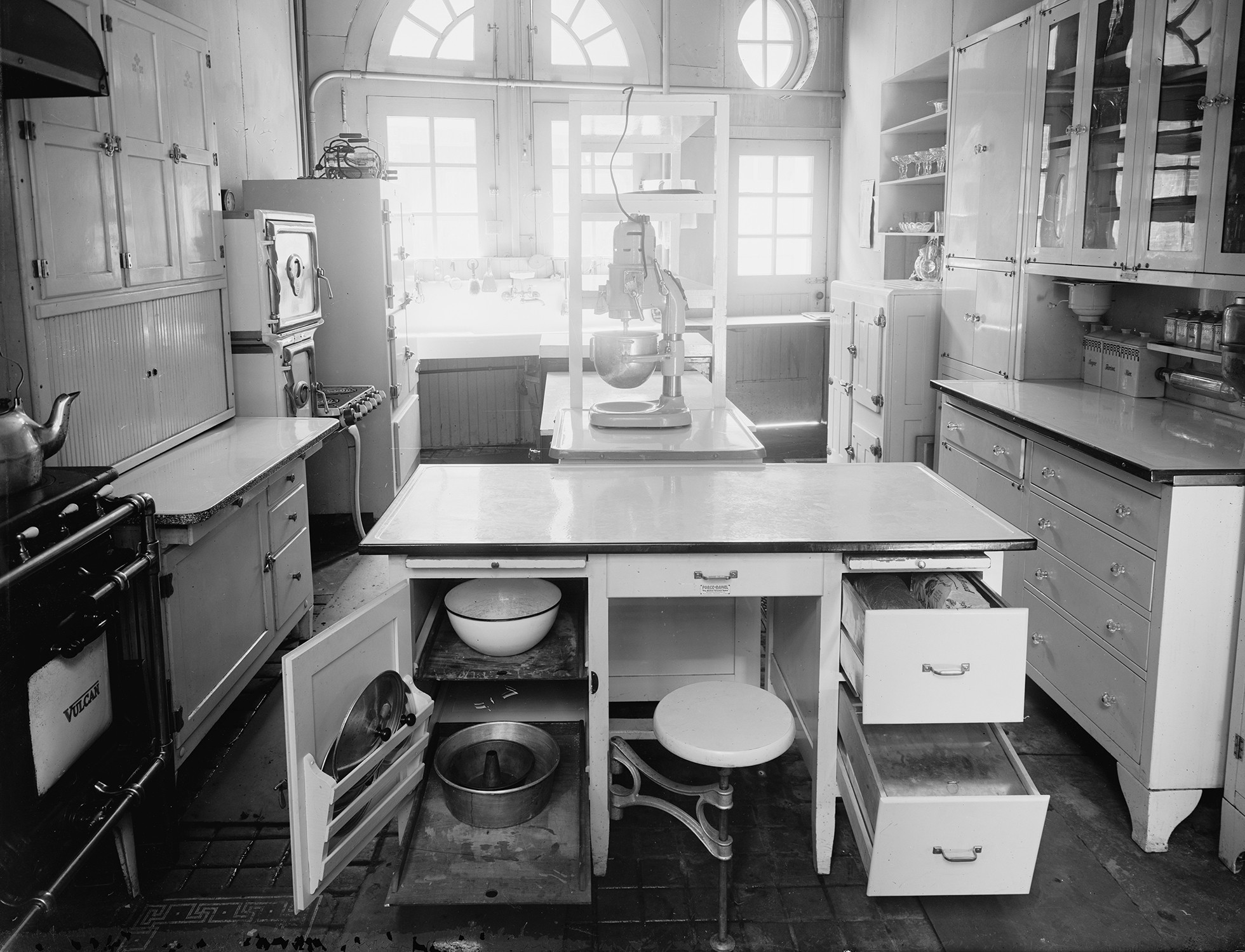 Kitchen Cabinet History
 Why White Kitchens Stand the Test of Time
