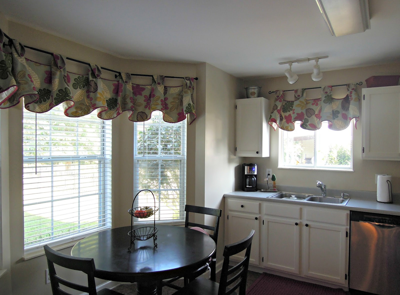 Kitchen Curtains And Valances
 Pate Meadows Kitchen Valance – Julia Style