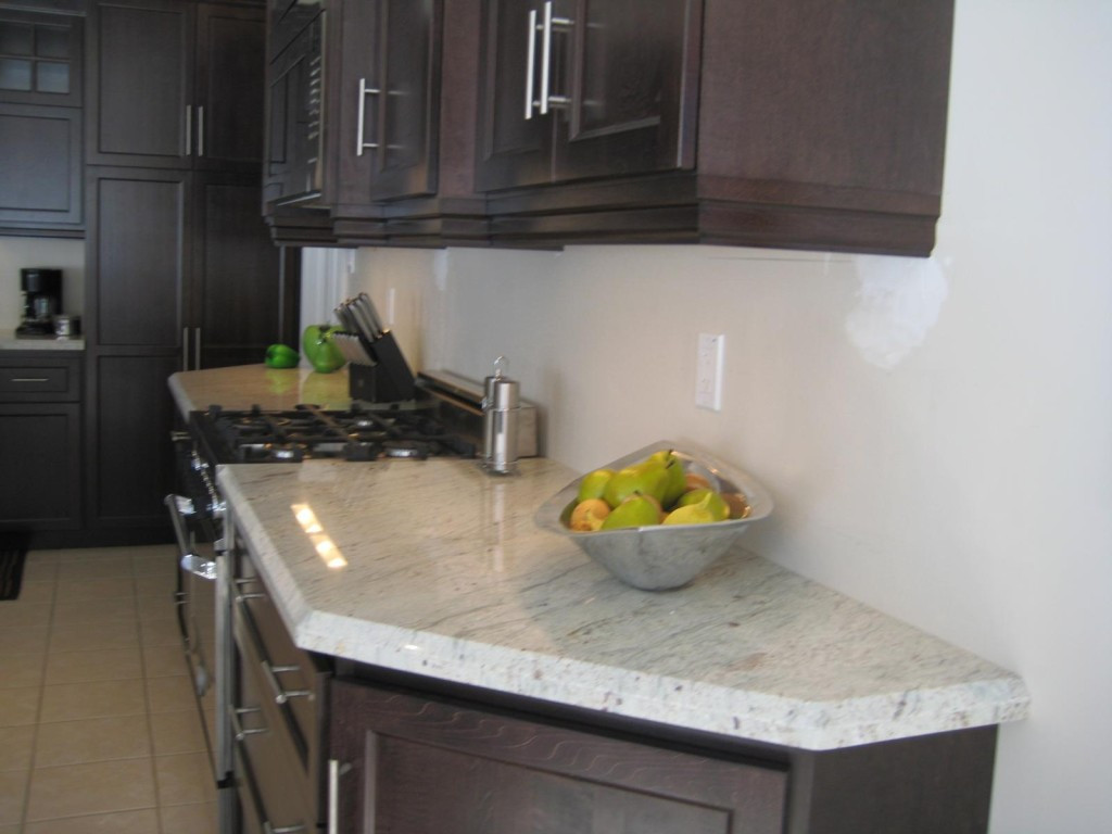 Kitchen Granite Countertop
 Add Luxury to Your Kitchen with River White Granite