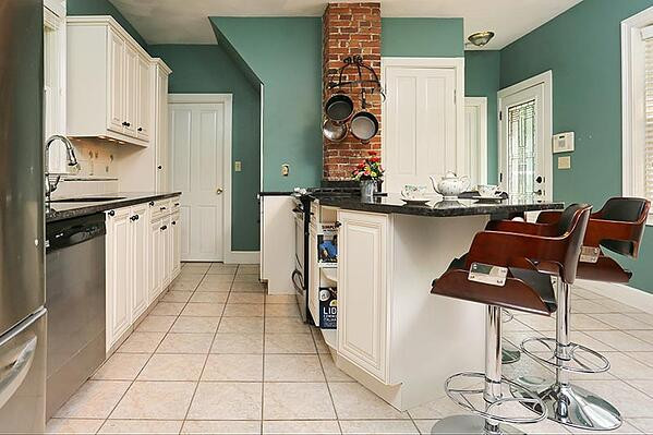 Kitchen Wall Colors
 Which Paint Colors Look Best with White Cabinets