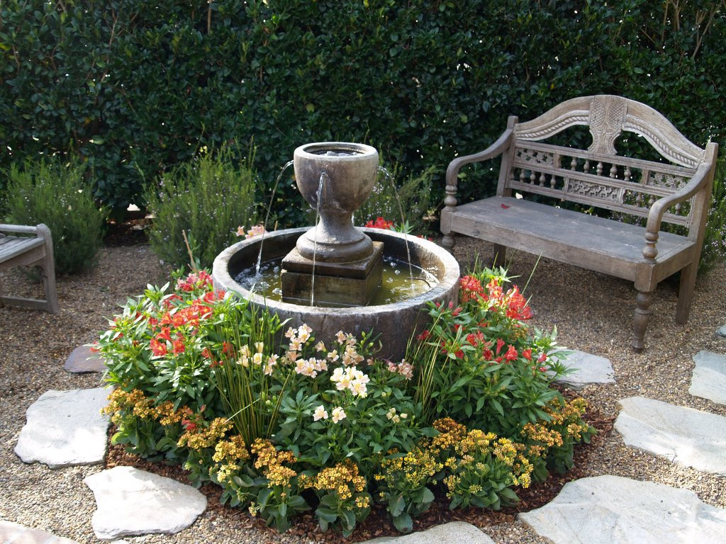 Landscape Fountain Design
 Front Yard Fountain Takes the Best Water Feature for
