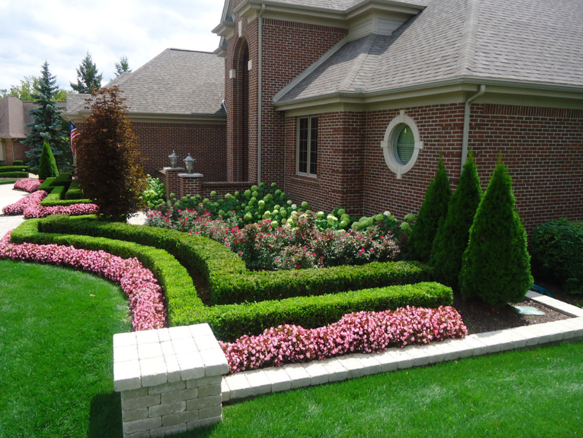 Landscape Ideas Front Yard
 Prepare Your Yard for Spring with These Easy Landscaping