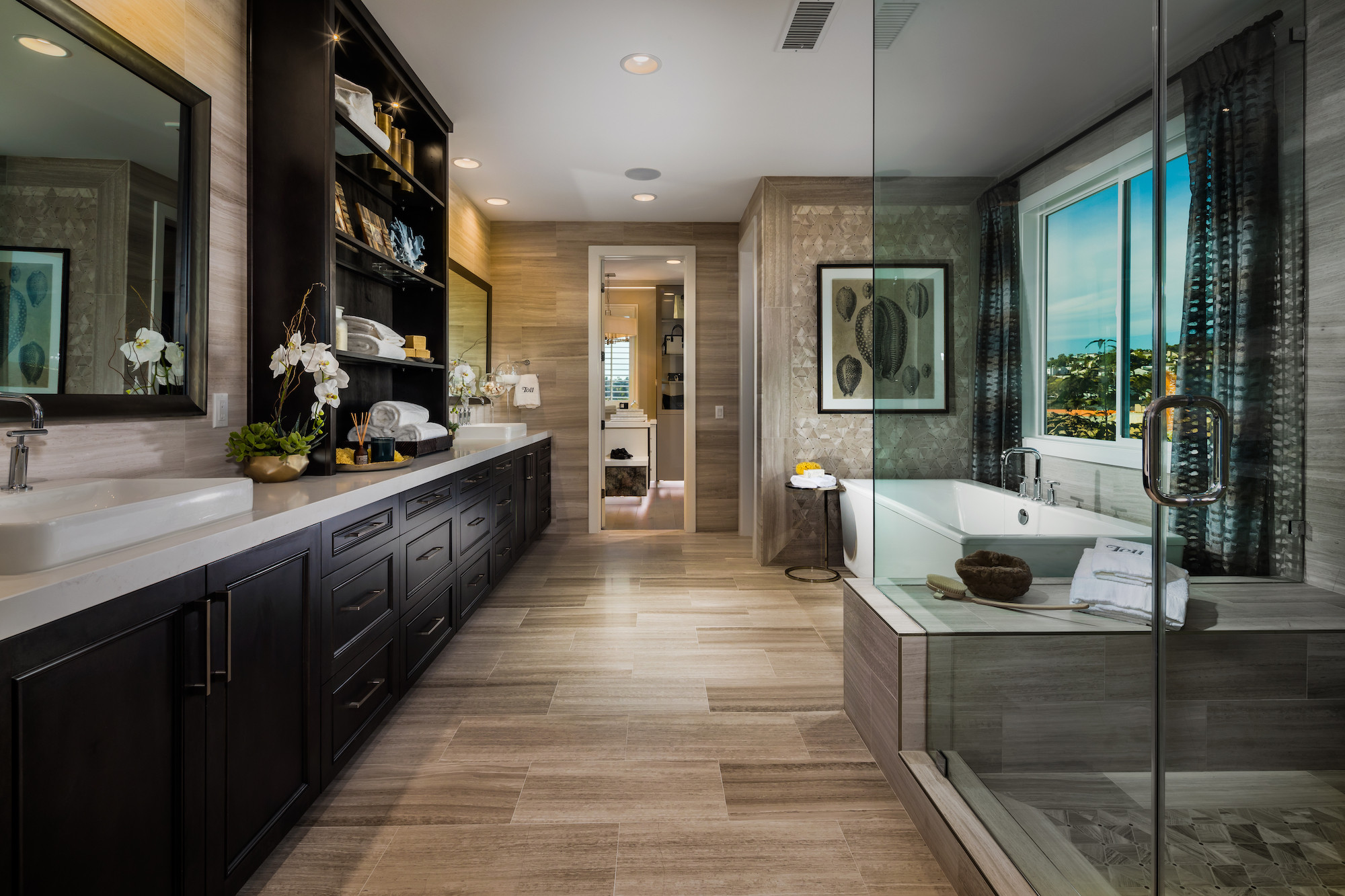 Large Master Bathroom
 25 Luxury Bathroom Ideas & Designs