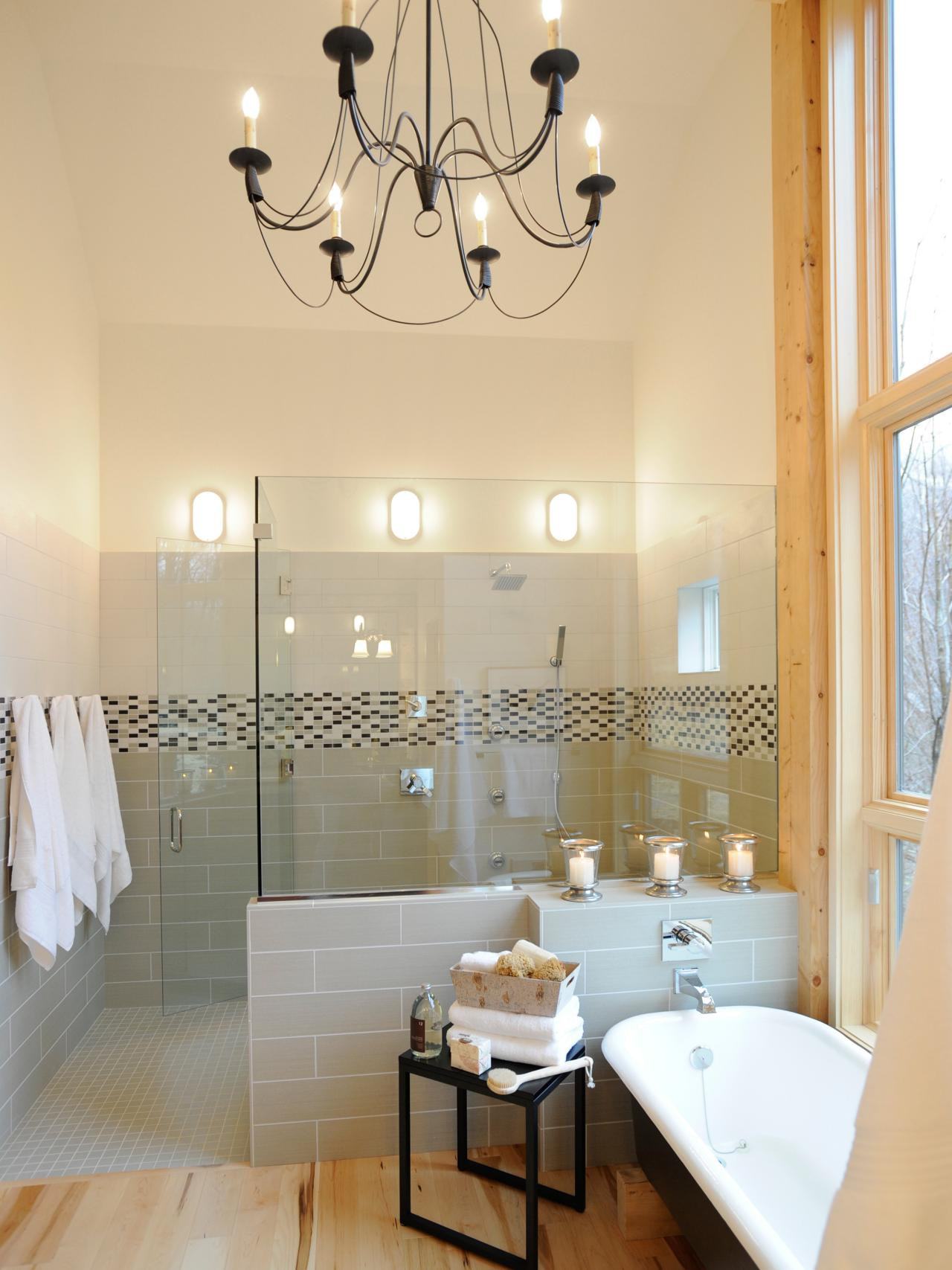 Light Bulbs For Bathroom
 20 Luxurious Bathrooms with Elegant Chandelier Lighting
