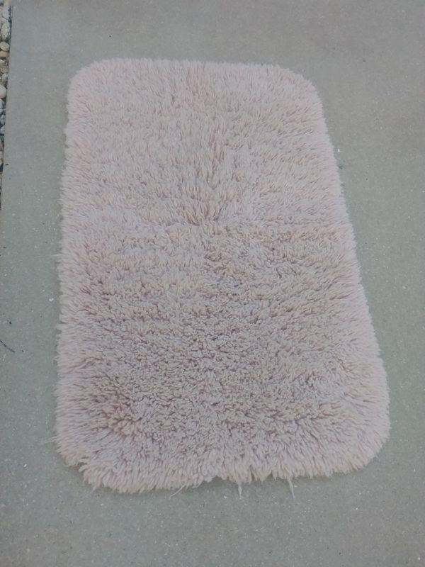 Light Pink Bathroom Rug
 Light pink bathroom rug bath mat for Sale in Fort Myers