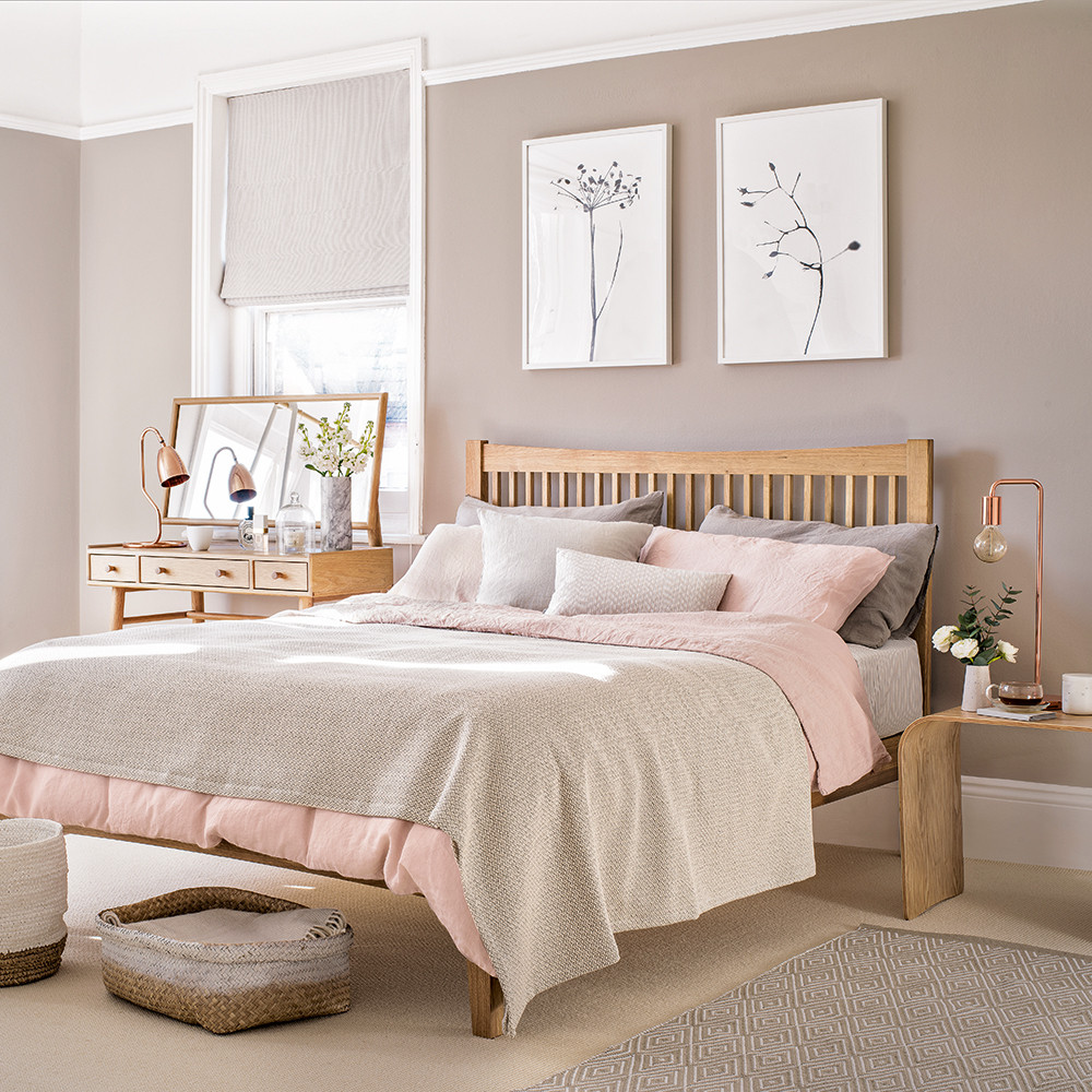 Light Pink Bedroom
 Pink bedroom ideas that can be pretty and peaceful or