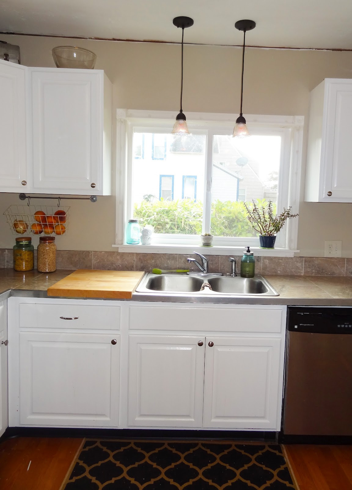 Lighting For Above Kitchen Sink
 Most Re mended Lighting over Kitchen Sink – HomesFeed