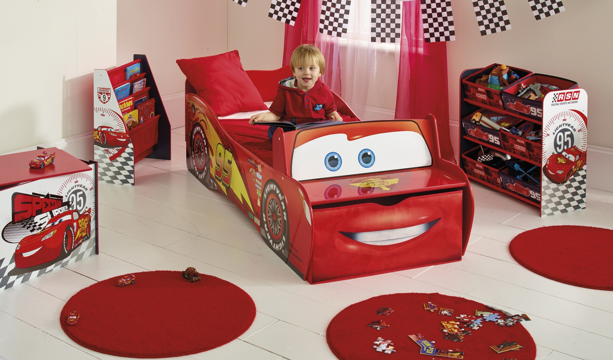 Lightning Mcqueen Bedroom
 Decorate Boys Bedroom with Disney Cars Bedroom Ideas