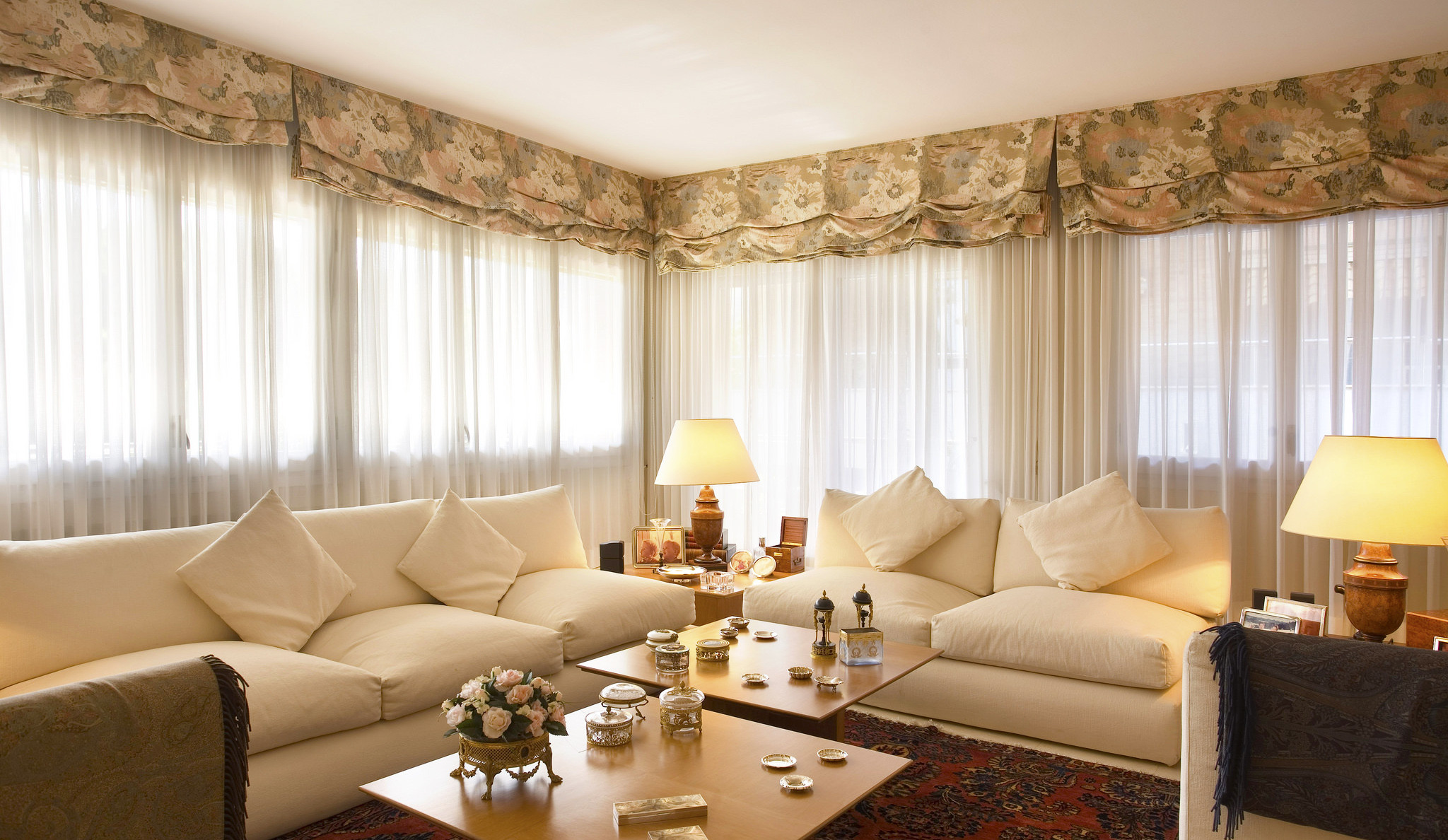 Living Room Curtains With Valances
 Tips for Choosing Living Room Curtain