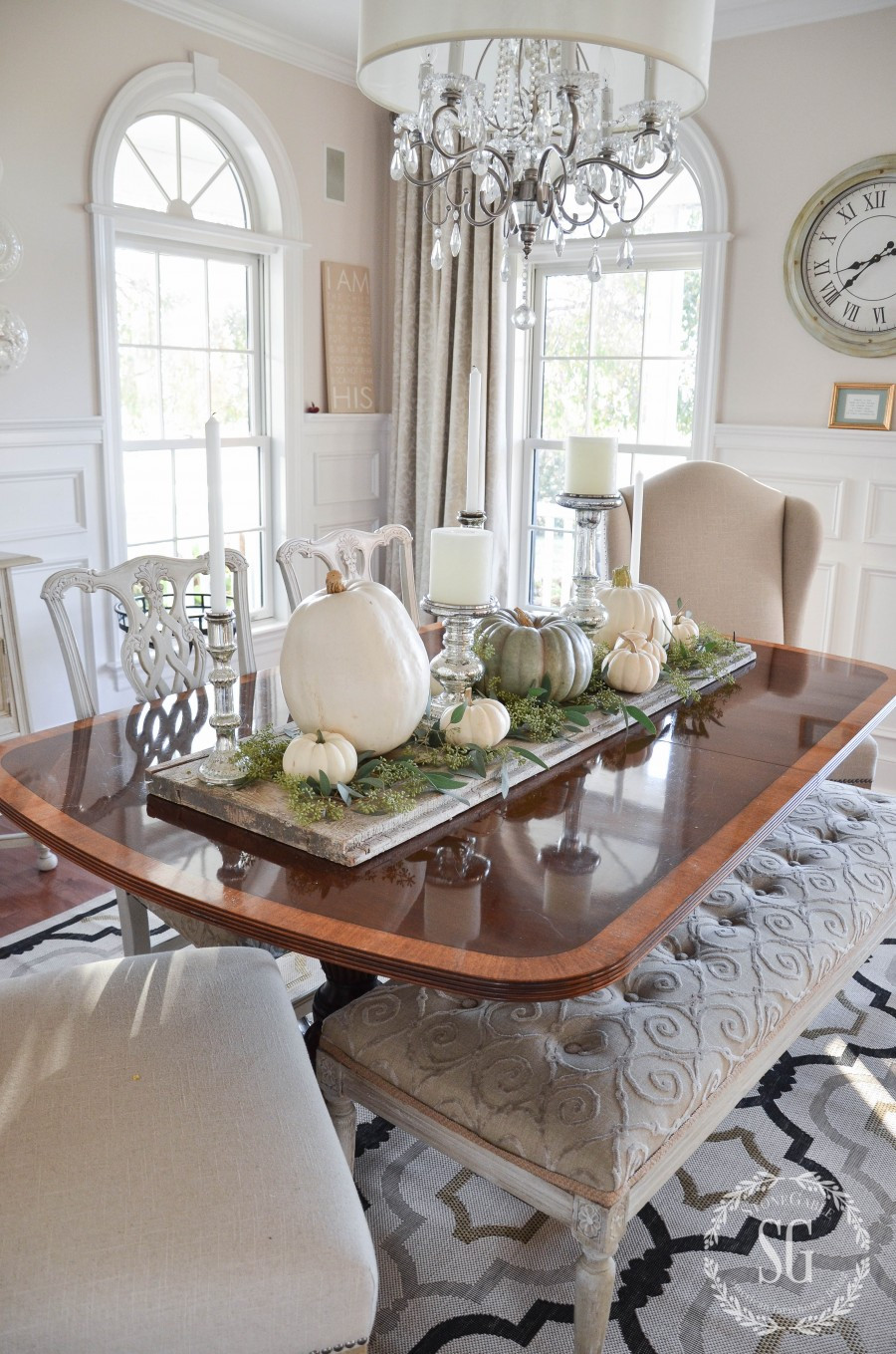 Living Room Table Centerpiece
 EASY PUMPKIN THANKSGIVING TABLE