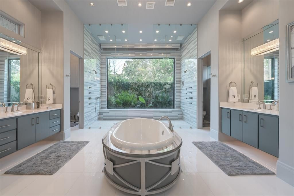 Mansion Master Bathroom
 The Real Untold Story of the World s Most Famous Closet