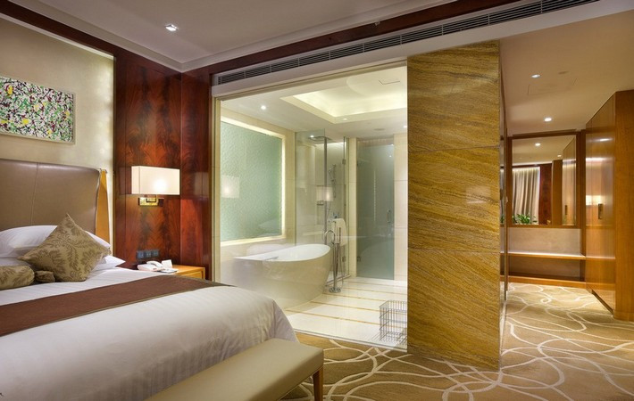 Master Bedroom Bathroom Ideas
 Master Bedrooms with luxury bathrooms