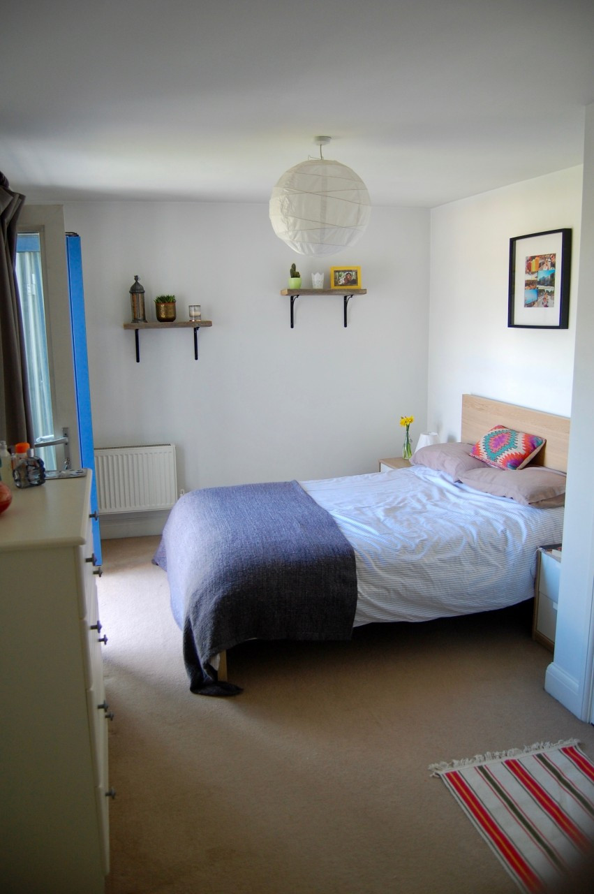 Master Bedroom For Rent
 Modern 2 Bed Apartment to Rent in Bicester The line